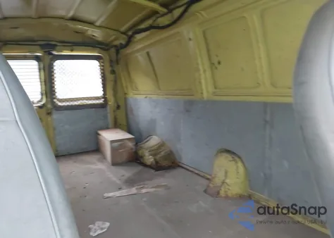 1999 Ford E-250 Commercial z USA, uszkodzony, nr VIN 1FTNE2421XHB41623